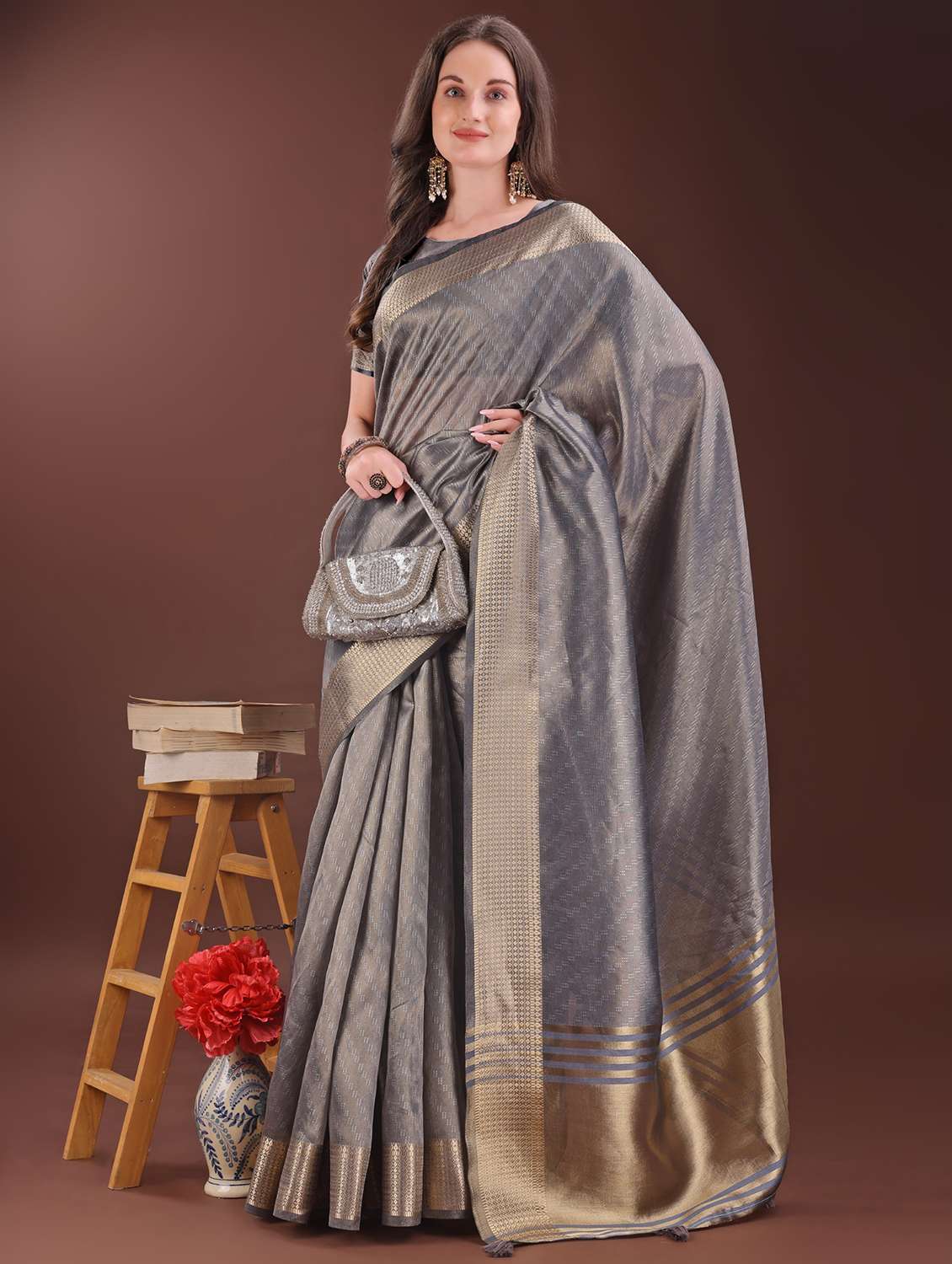 women self design bordered saree with blouse - 21969890 -  Standard Image - 1