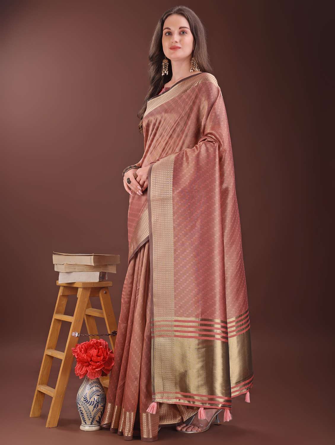 women self design bordered saree with blouse - 21969893 -  Standard Image - 1