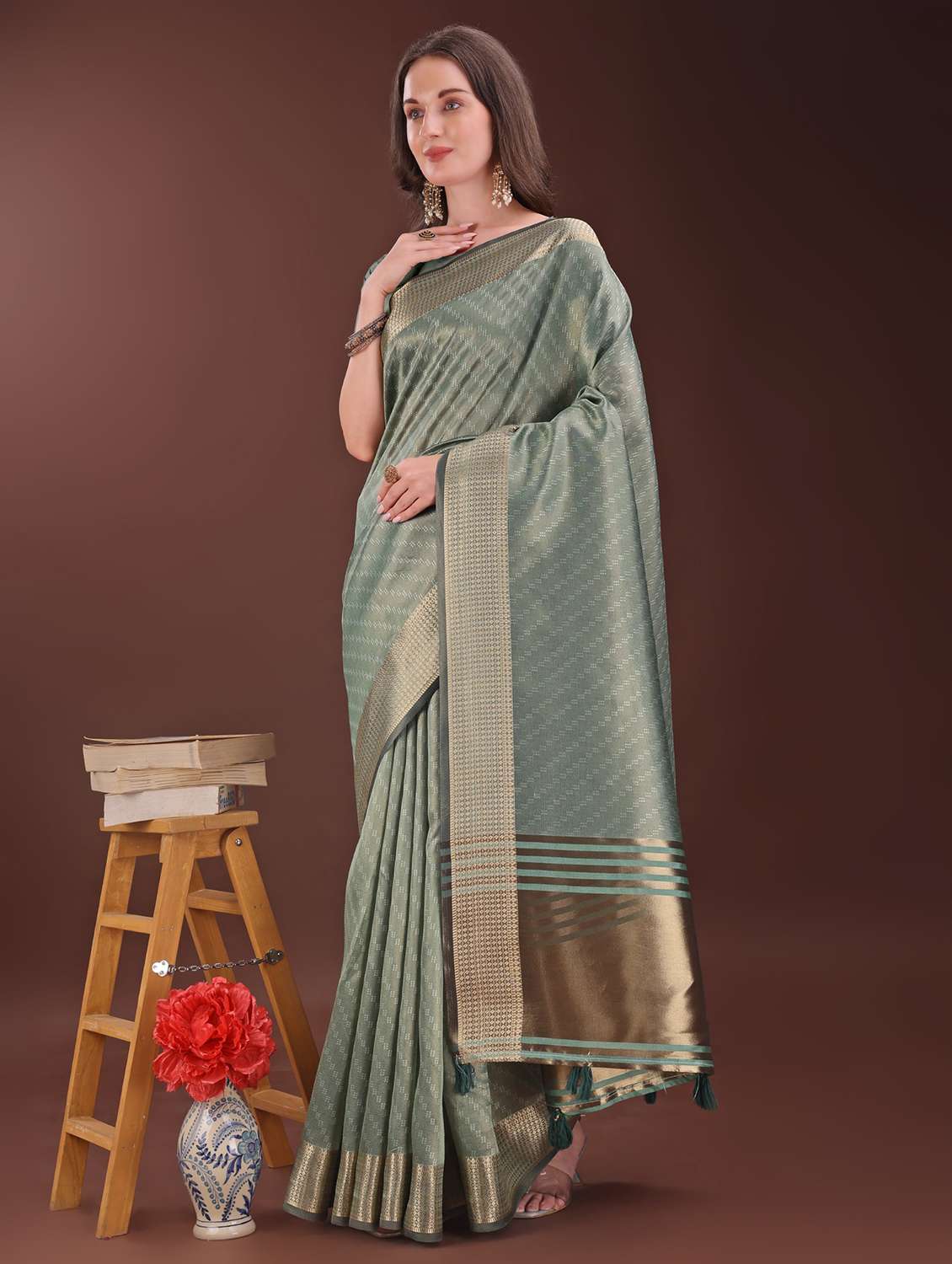 women self design bordered saree with blouse - 21969894 -  Standard Image - 1