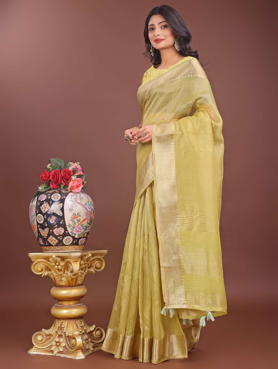 women solid with bordered saree with blouse - 21969897 -  Standard Image - 1