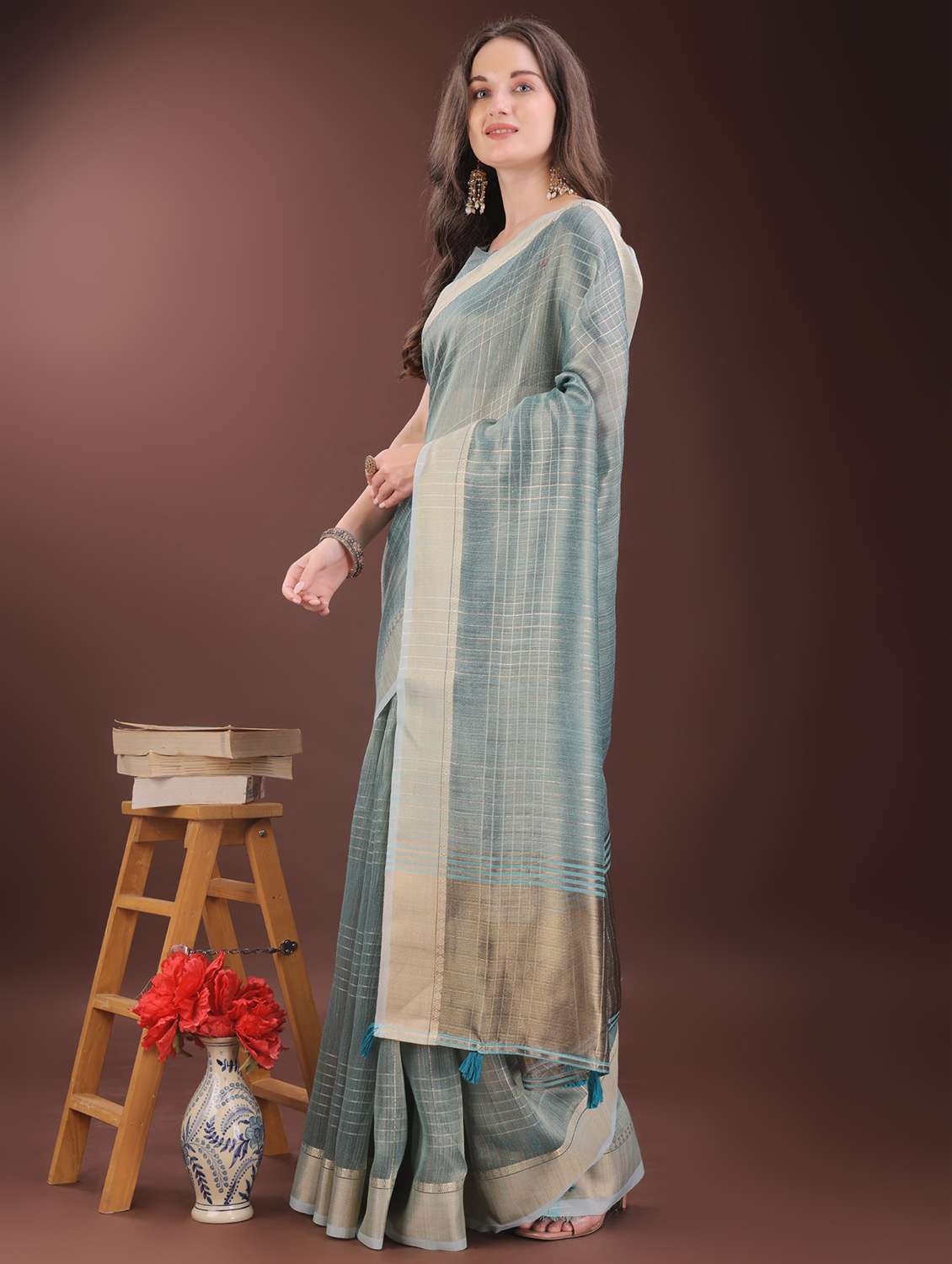 women checkered bordered saree with blouse - 21969903 -  Standard Image - 1