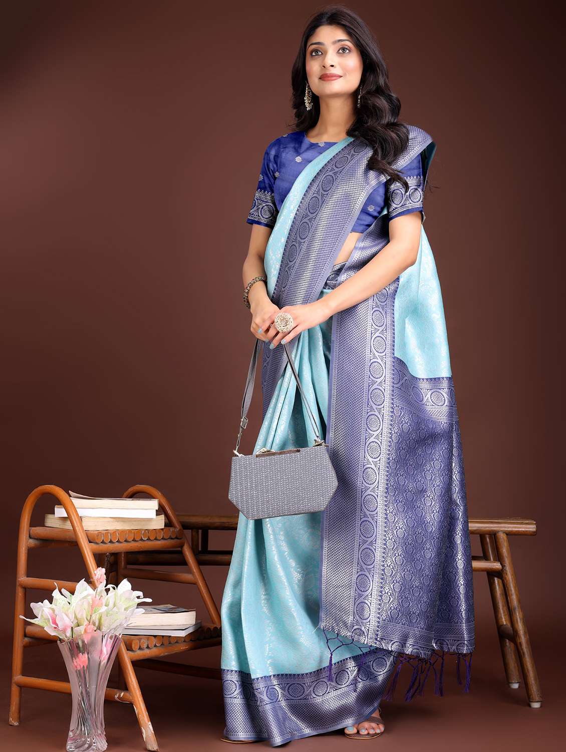 women self design bordered saree with blouse - 21969919 -  Standard Image - 1