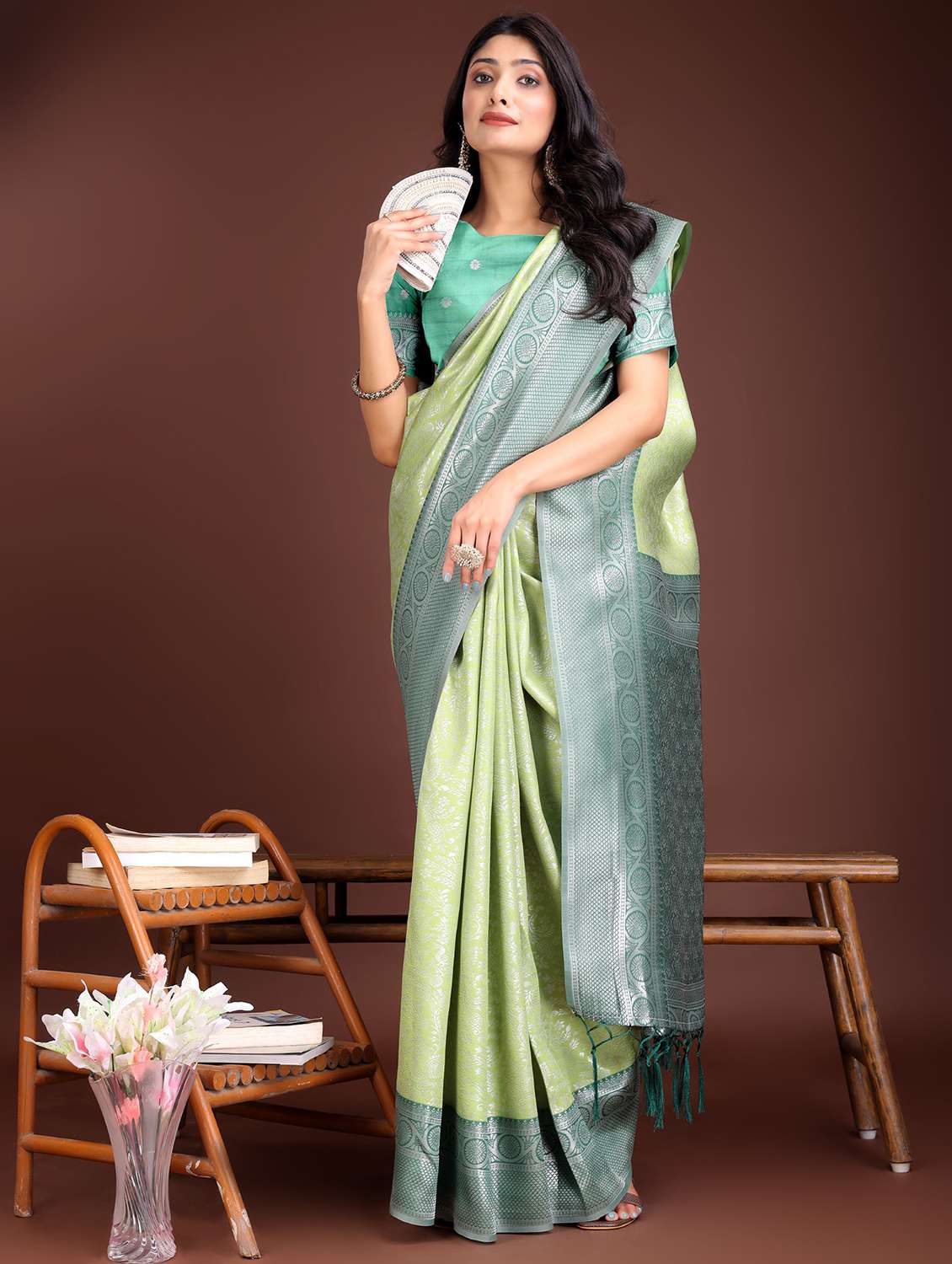 women self design bordered saree with blouse - 21969921 -  Standard Image - 1