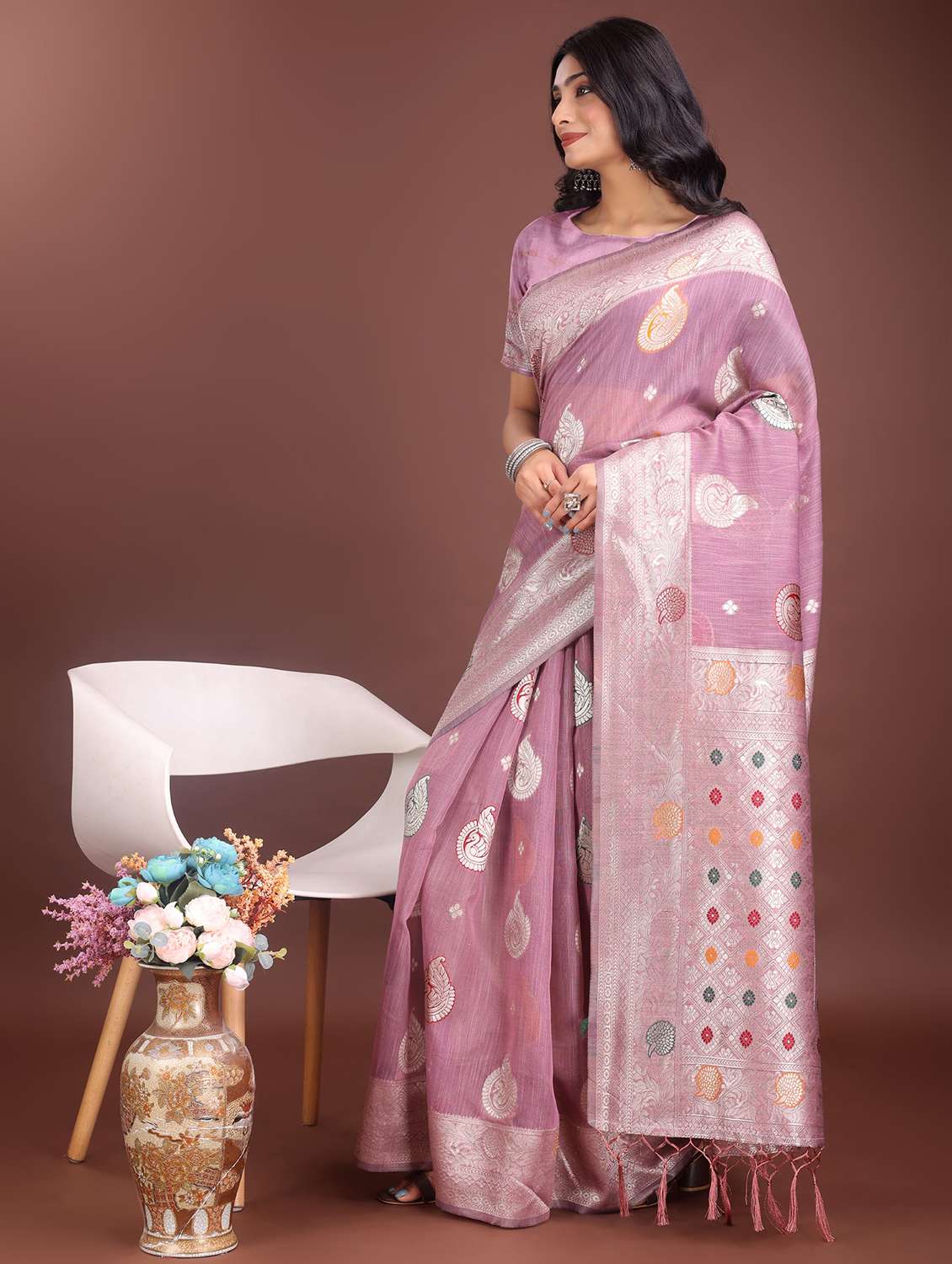 women self design bordered saree with blouse - 21969925 - Standard Image - 1