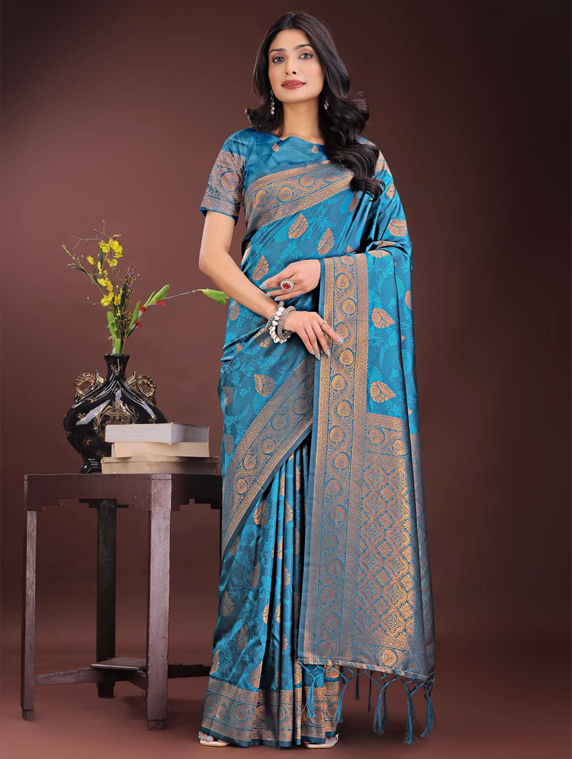 women self design banarasi saree with blouse