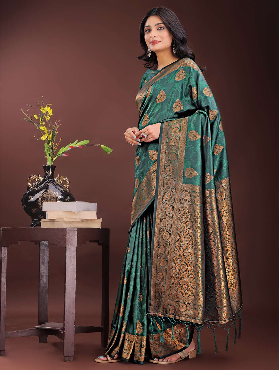 women self design banarasi saree with blouse - 21969939 -  Standard Image - 1