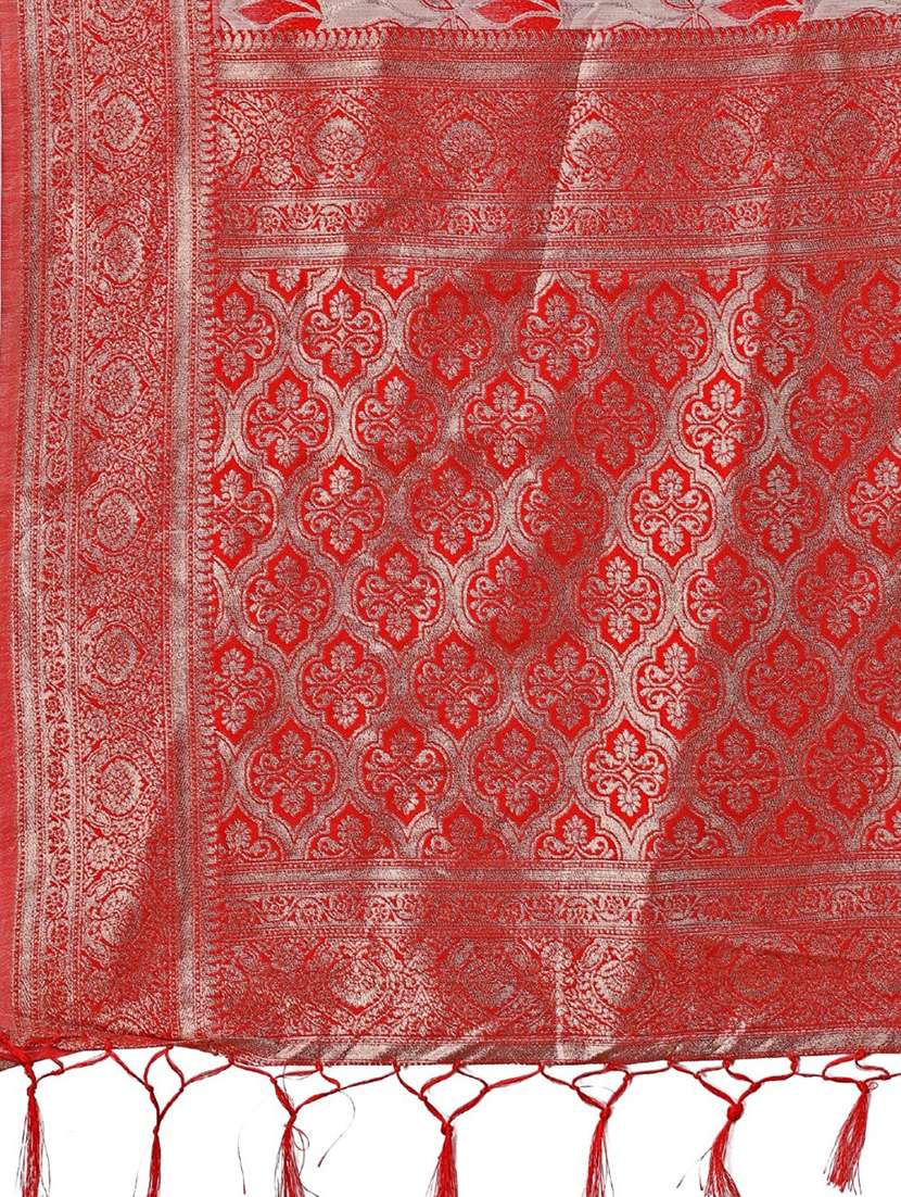 women self design bordered saree with blouse - 21969945 - Standard Image - 4