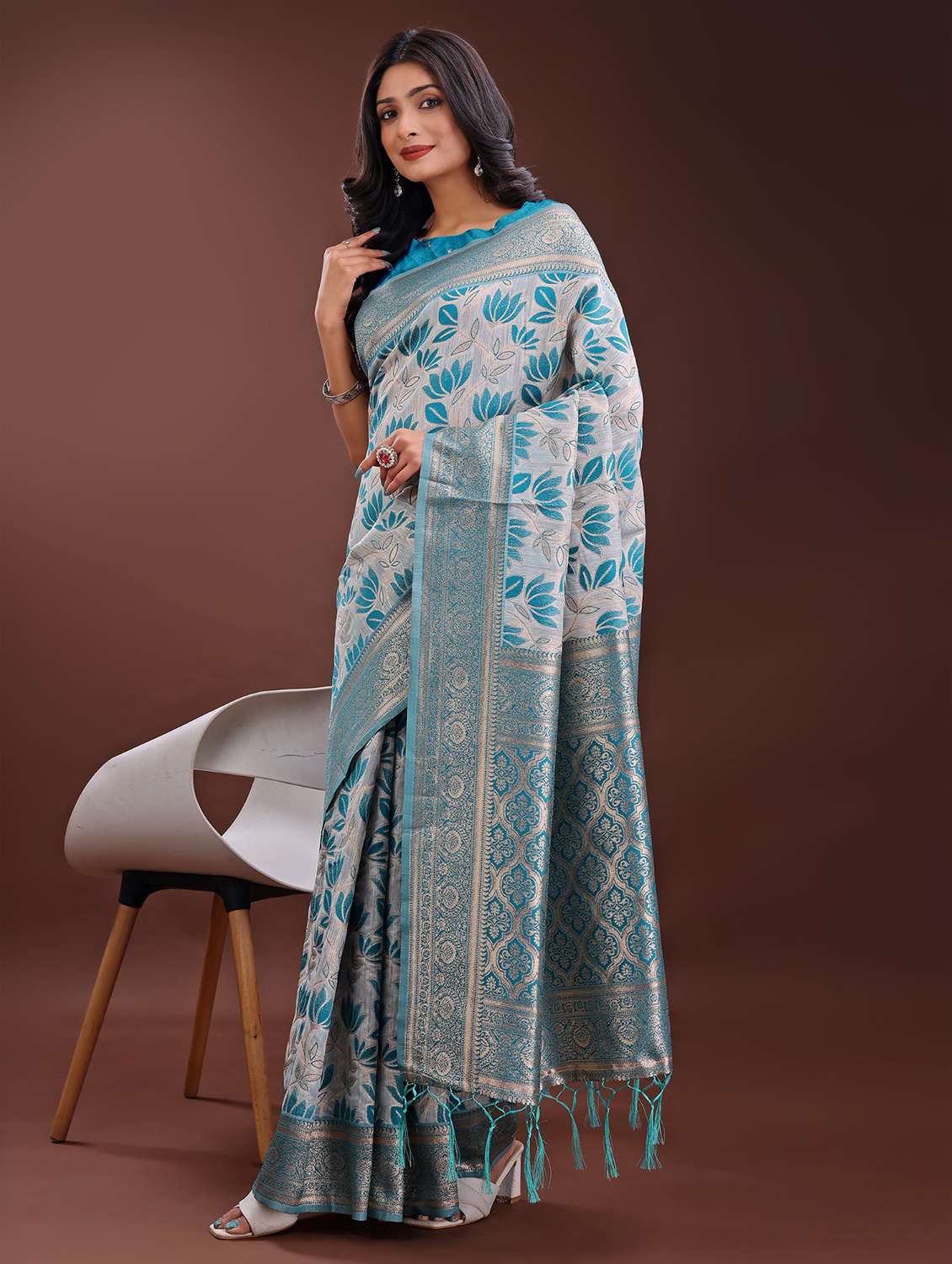 women self design bordered saree with blouse - 21969946 -  Standard Image - 1