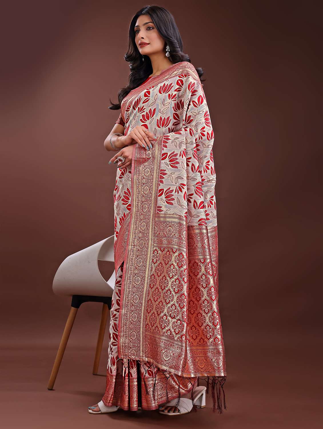 women self design bordered saree with blouse - 21969948 -  Standard Image - 1