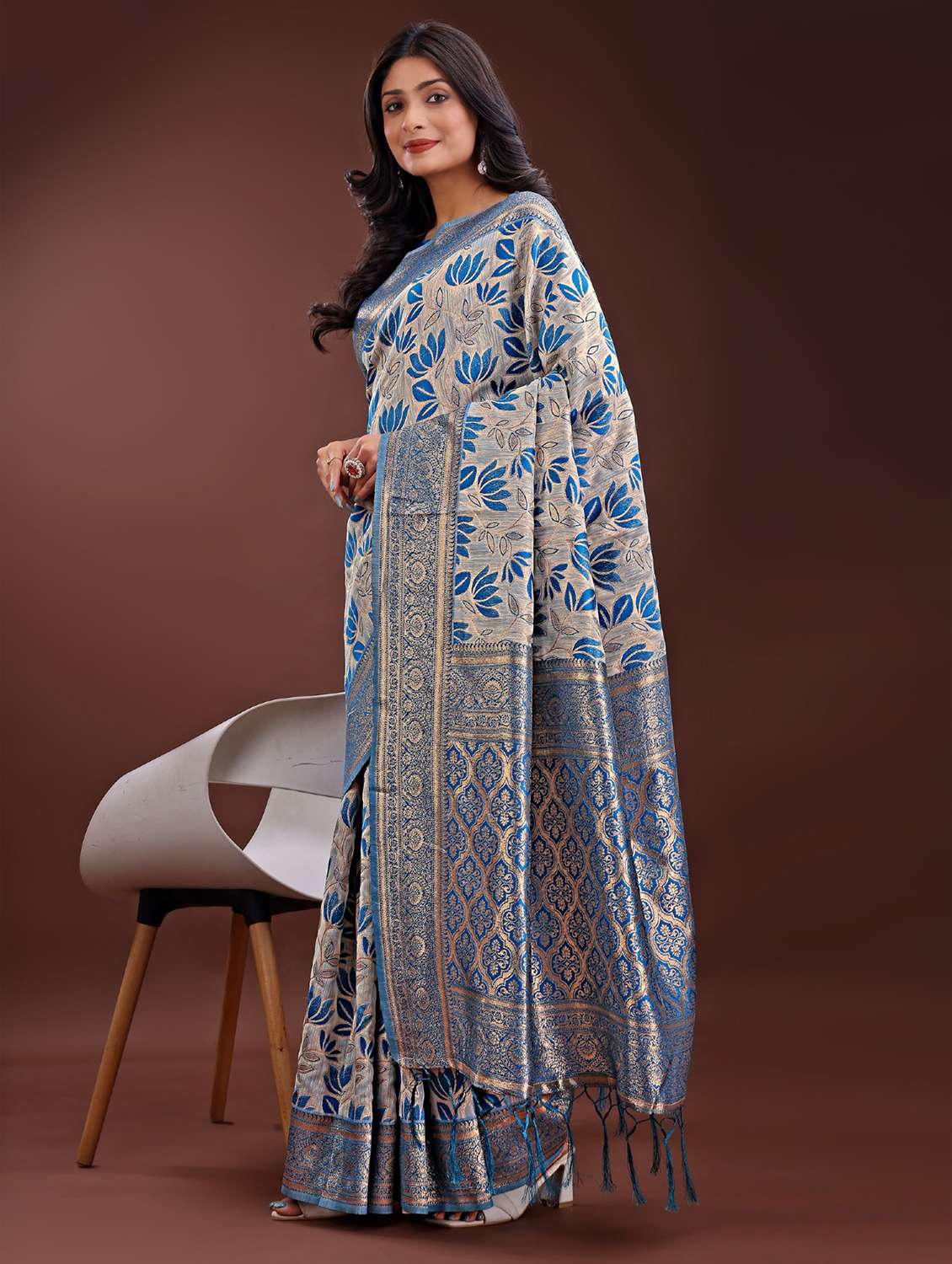 women self design bordered saree with blouse - 21969949 -  Standard Image - 1