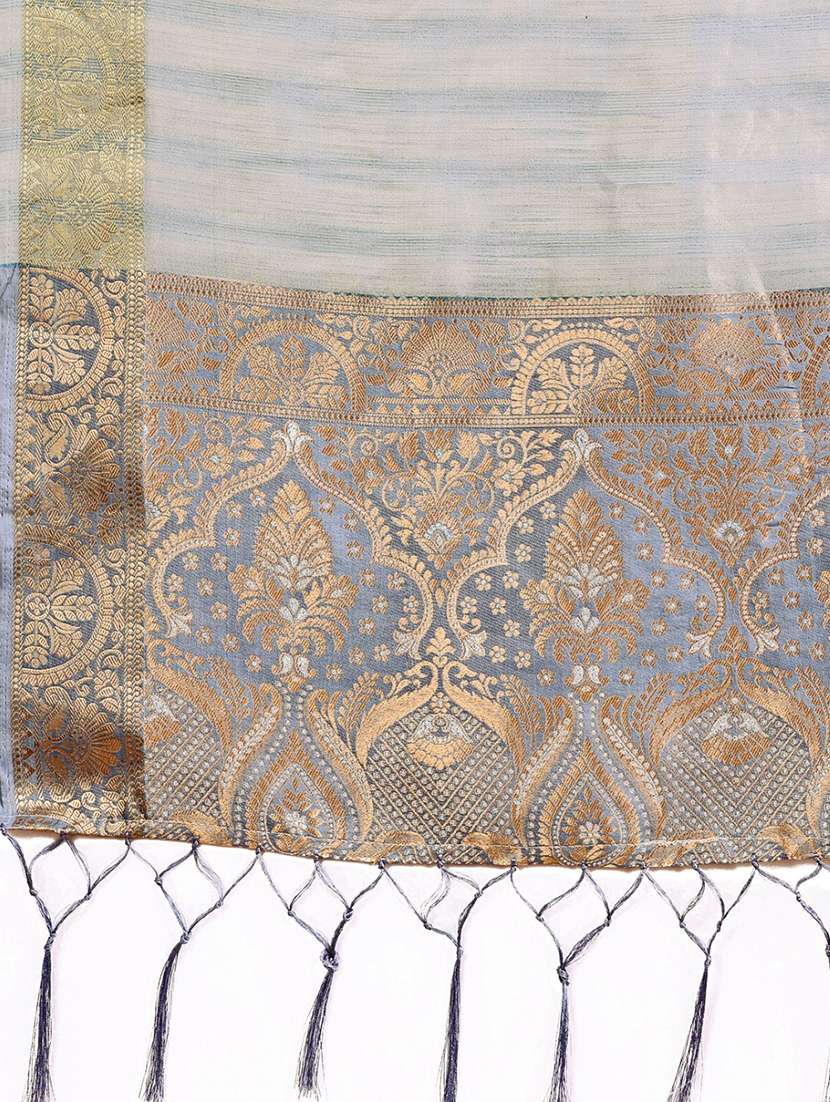 women striped bordered saree with blouse - 21969997 -  Standard Image - 4