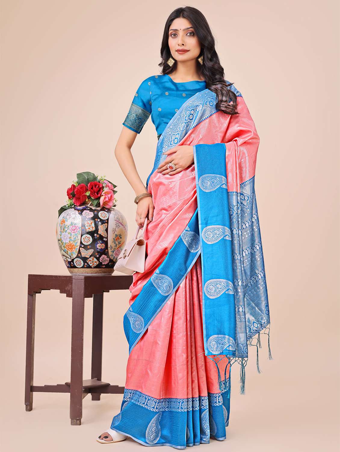 women solid with bordered saree with blouse - 21970004 -  Standard Image - 1