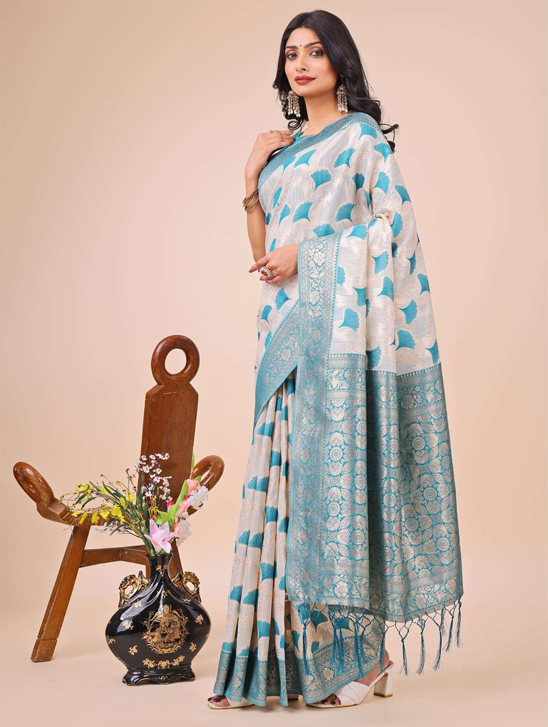 women self design bordered saree with blouse - 21970018 -  Standard Image - 1