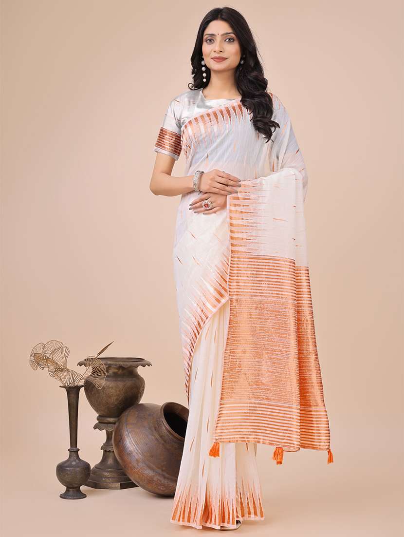 women self design bordered saree with blouse - 21970131 - Zoom Image - 0