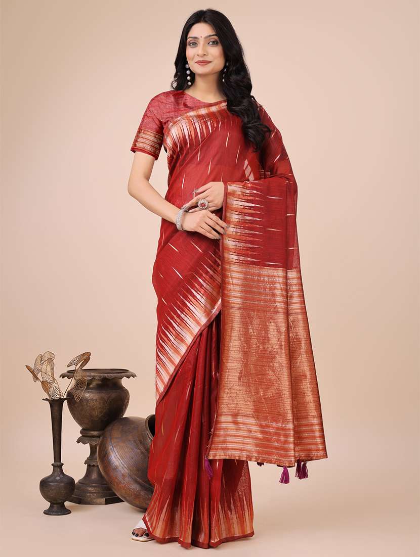 women self design bordered saree with blouse