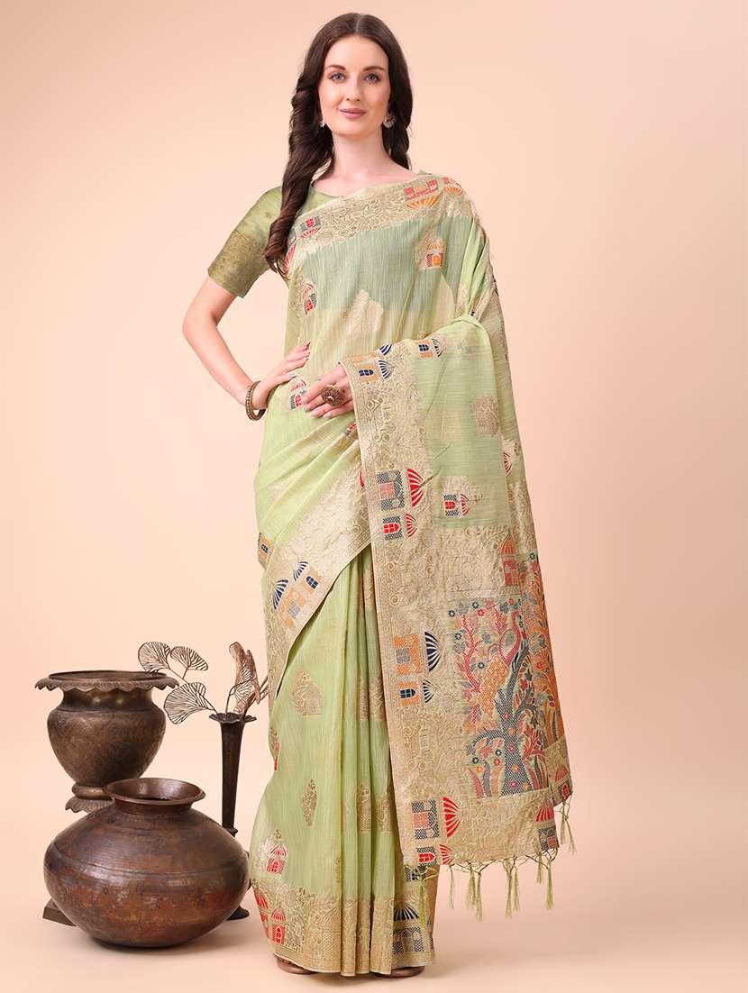 women self design bordered saree with blouse