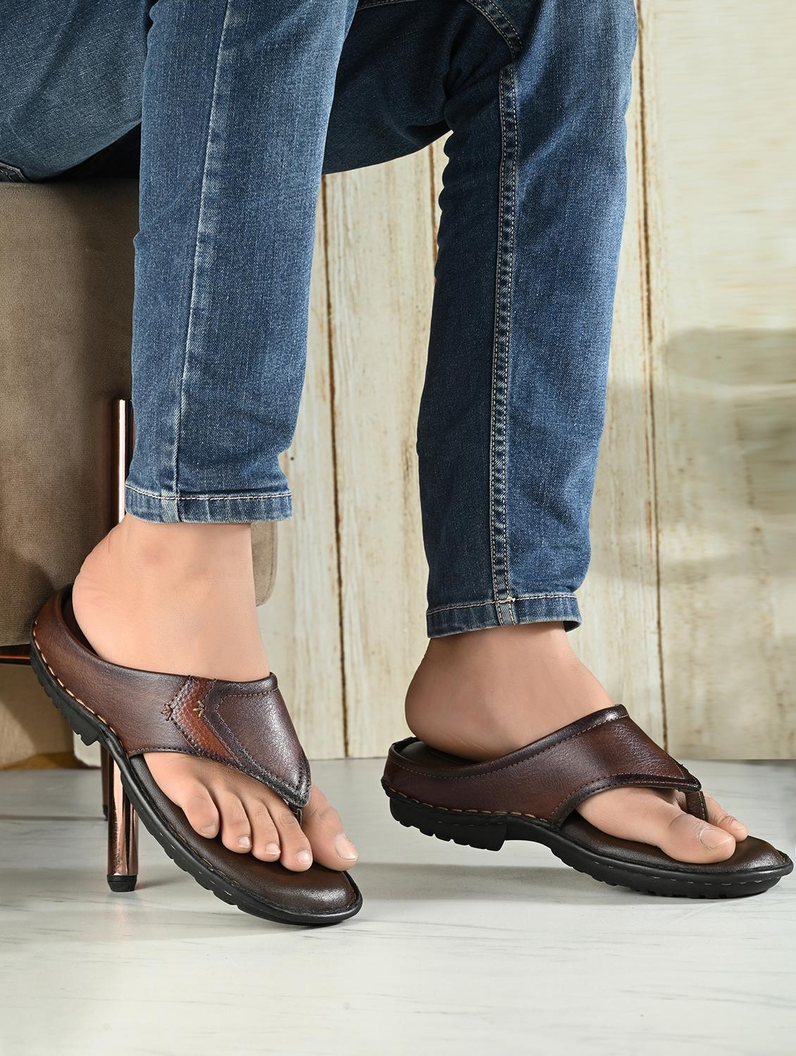 men solid toe separator sandal - 21970422 - Standard Image - 1