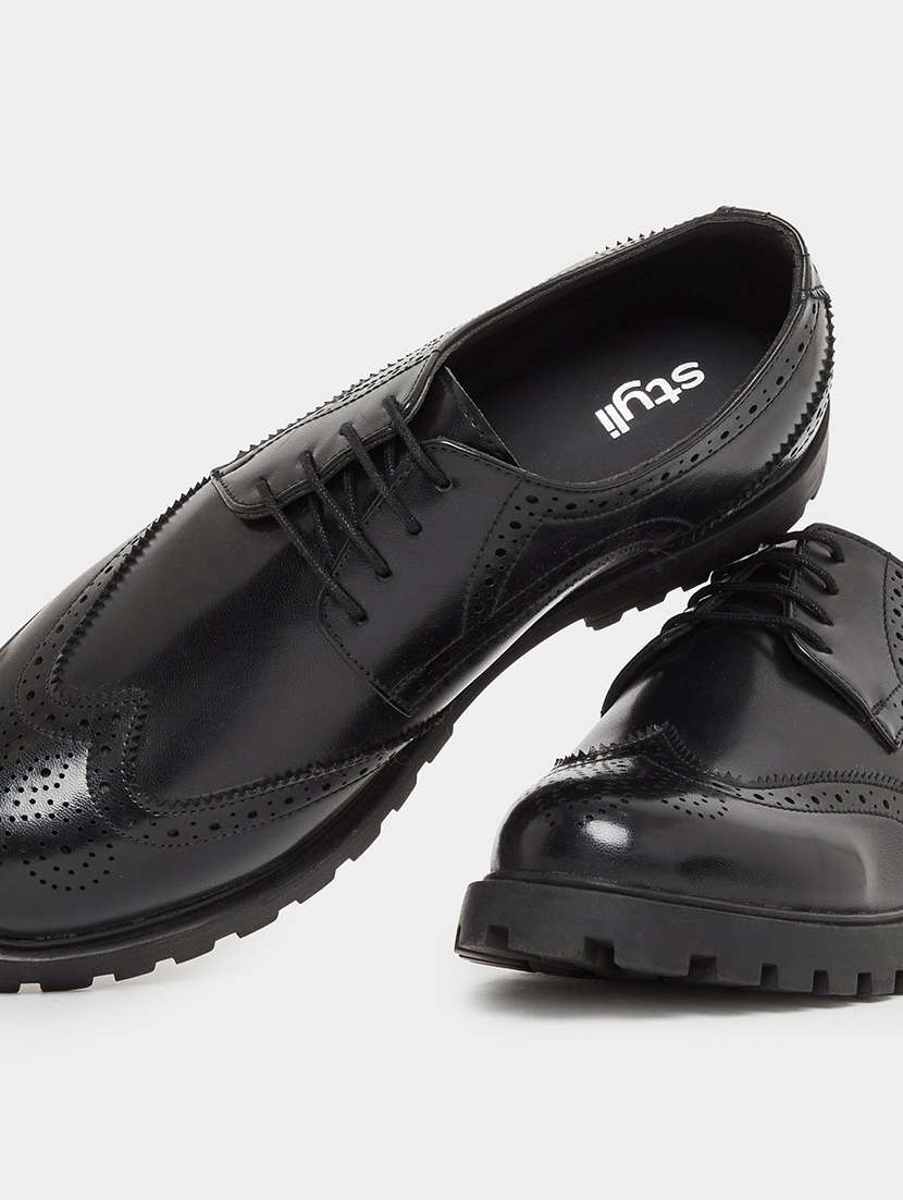 men black lace up brouge - 21970920 -  Standard Image - 4