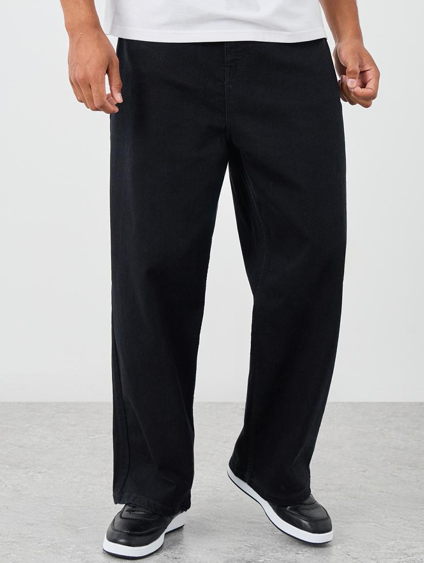 men solid mid rise straight fit jeans
