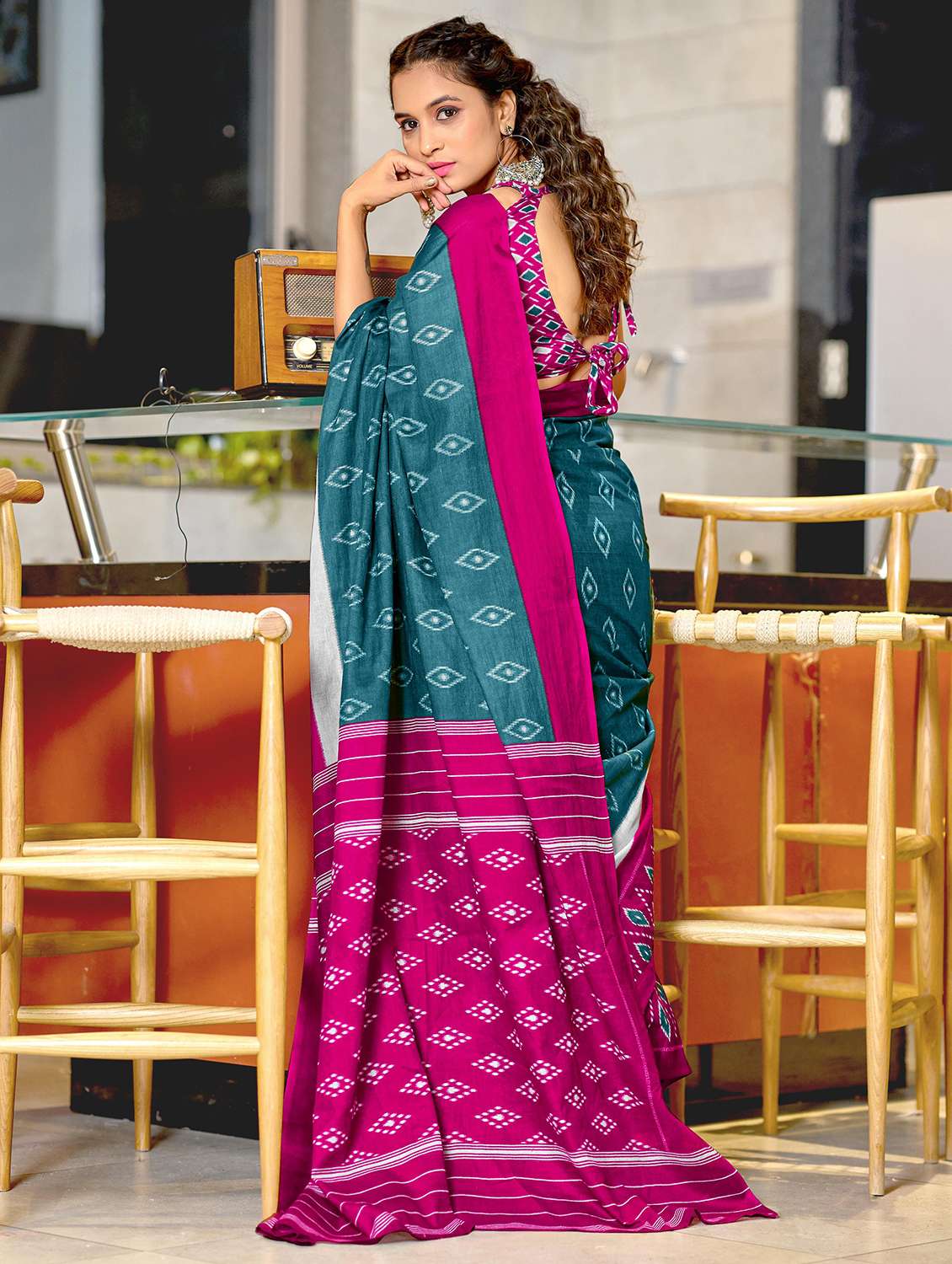 women printed casual wear saree with blouse - 21970971 -  Standard Image - 1