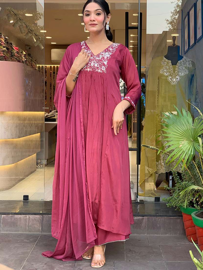 women three quarter sleeve kurta pant with dupatta set - 21971154 -  Standard Image - 1