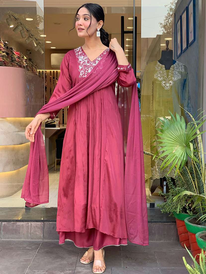 women three quarter sleeve kurta pant with dupatta set - 21971154 - Standard Image - 4