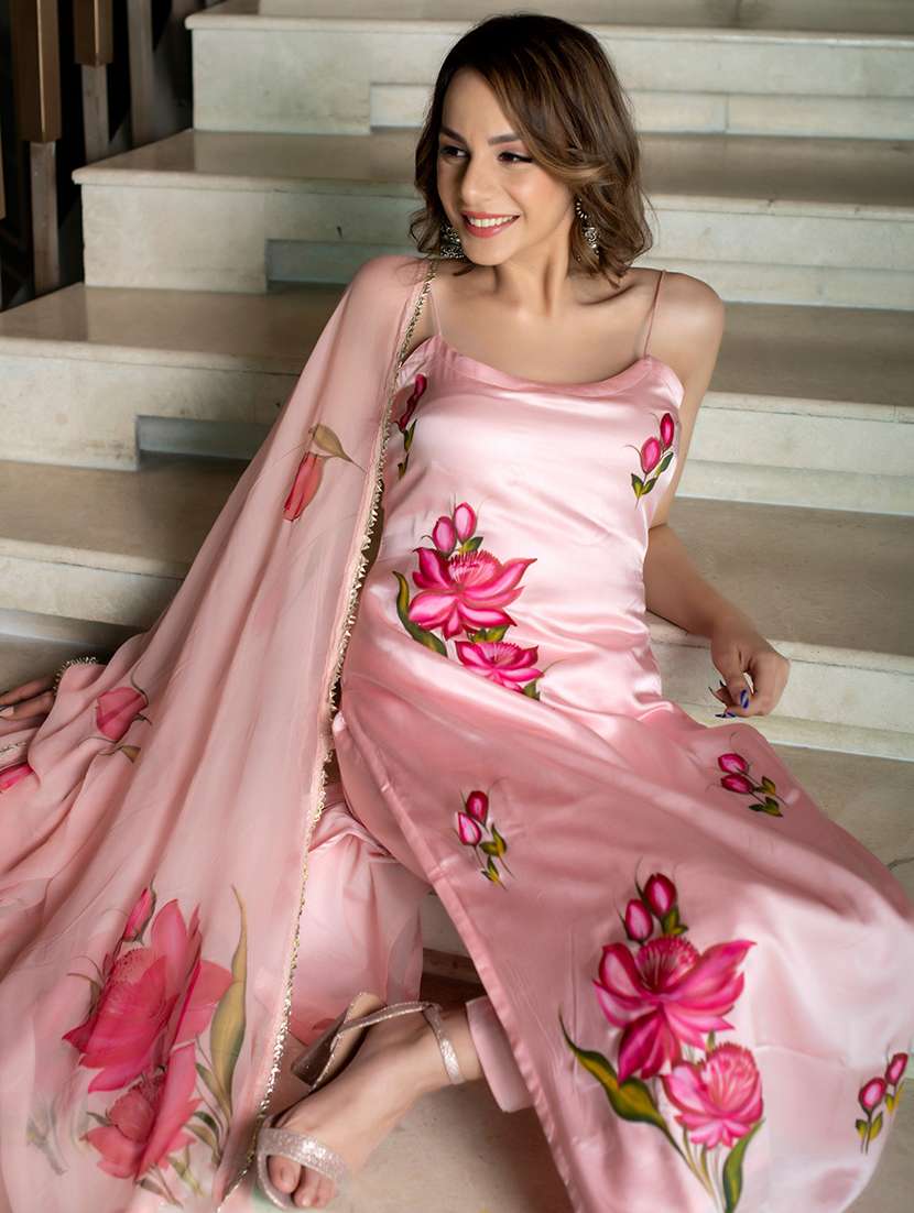 women floral sleeveless kurta pant with dupatta set - 21971156 -  Standard Image - 4