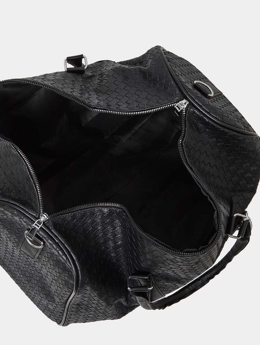 black textured weave pattern duffle bag - 21971460 -  Standard Image - 4