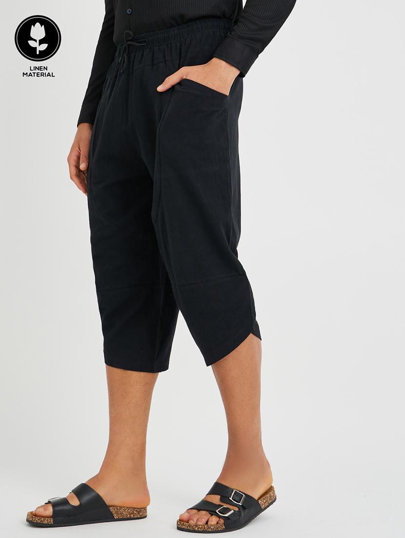 men black solid mid rise three - fourth shorts - 21971515 - Zoom Image - 0