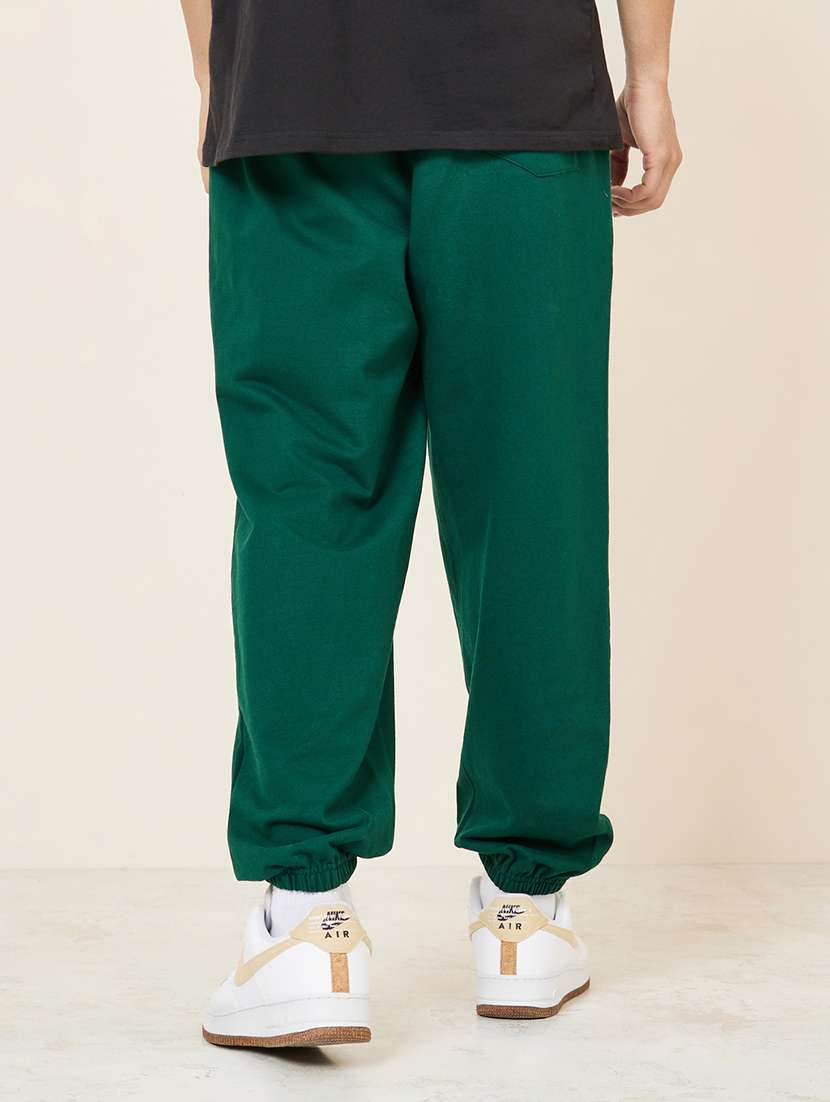 men solid mid rise relaxed fit jogger - 21971570 -  Standard Image - 4