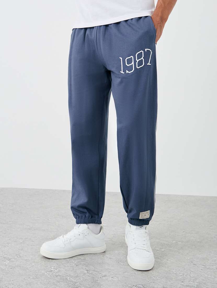men typographic mid rise relaxed fit jogger