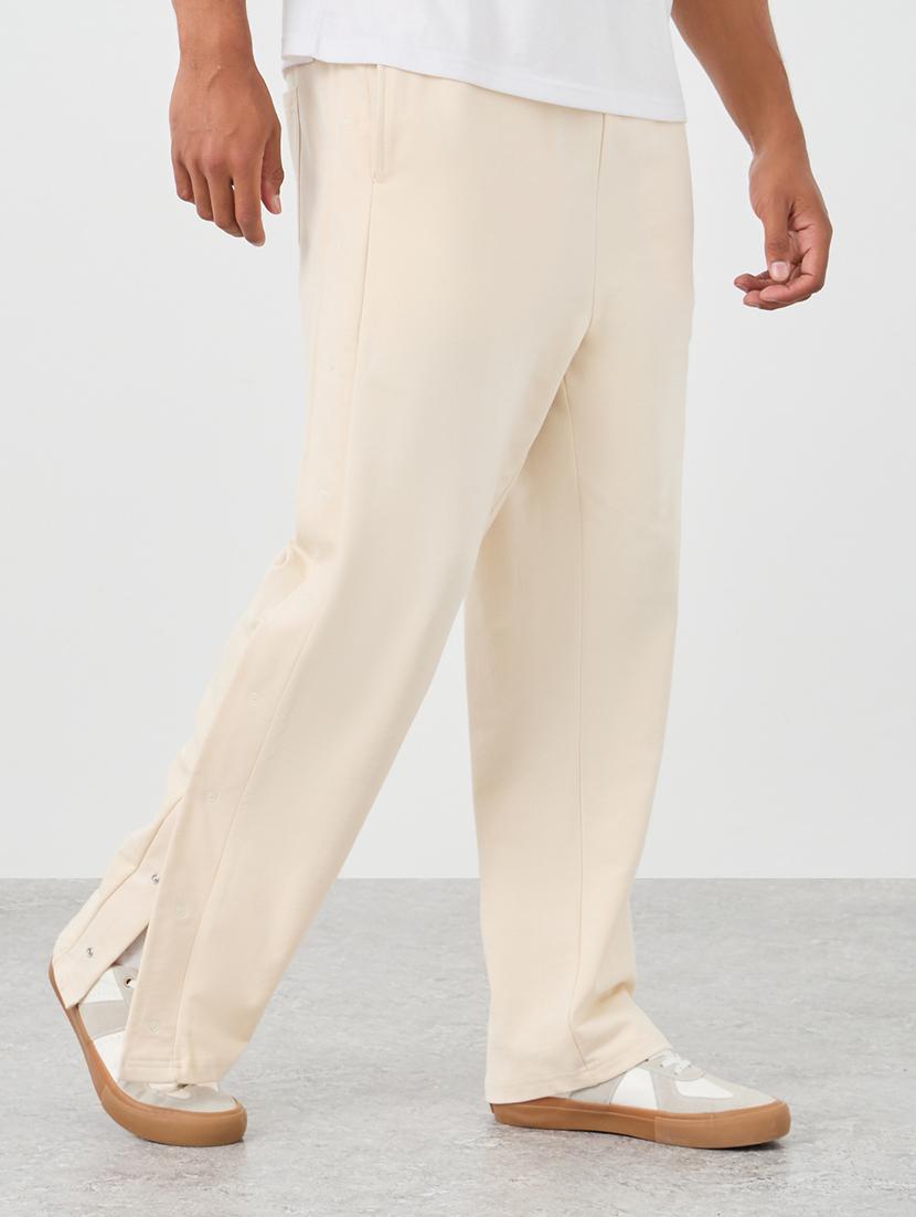 men solid mid rise full length track pant - 21971579 - Zoom Image - 0