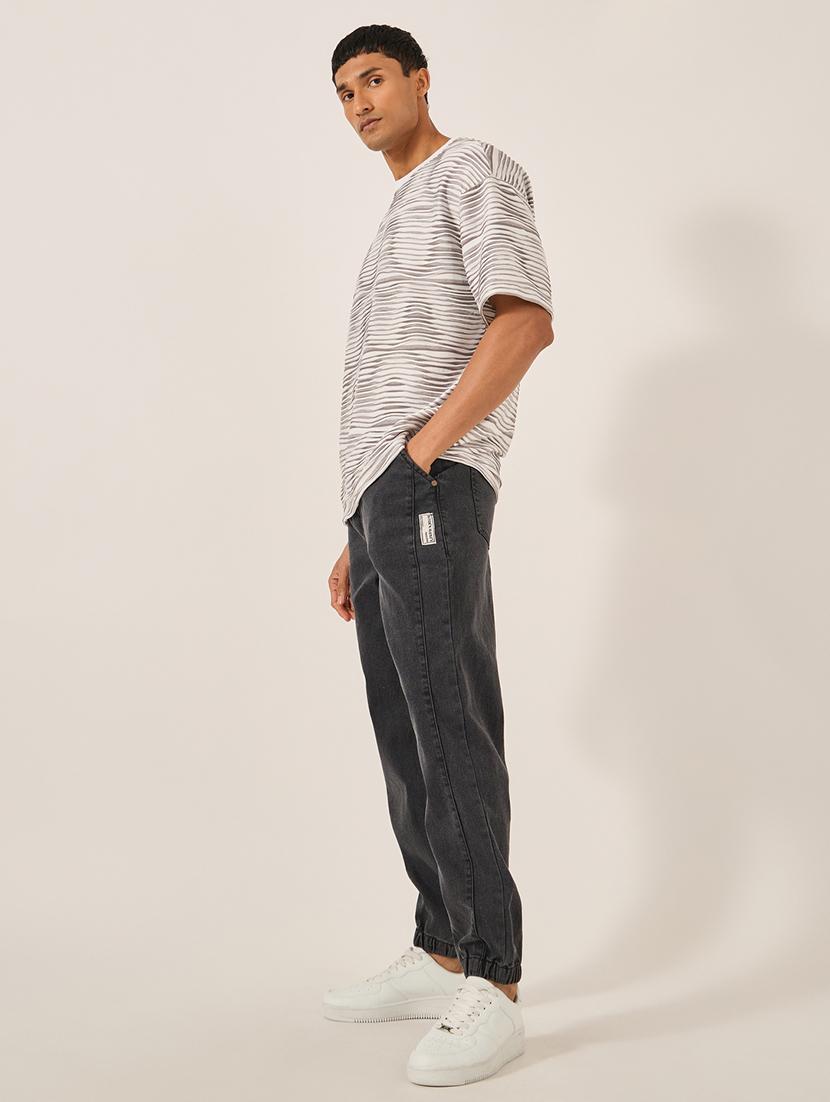 men solid mid rise relaxed fit jogger - 21971605 - Standard Image - 4