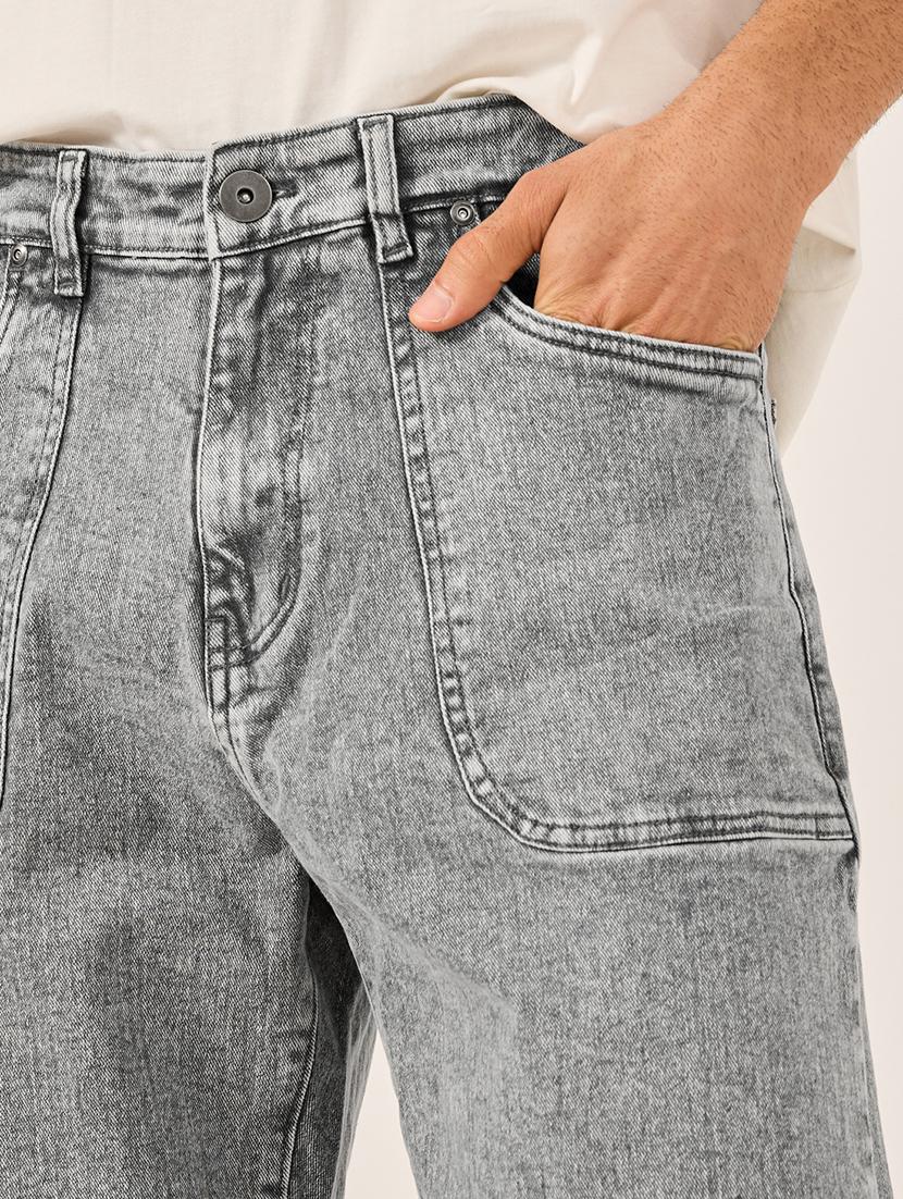 men plain mid rise relaxed fit jeans - 21971620 - Standard Image - 4