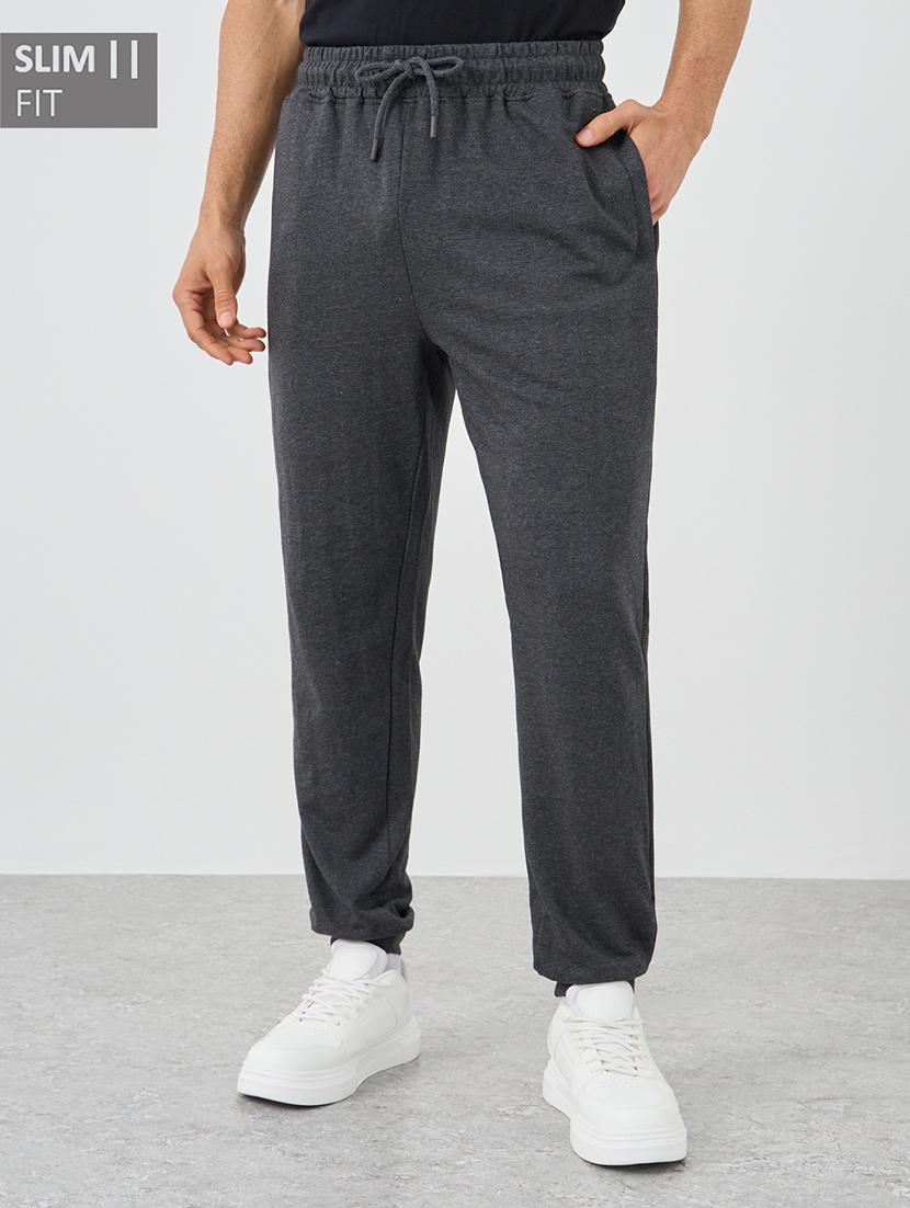 men solid mid rise slim fit jogger