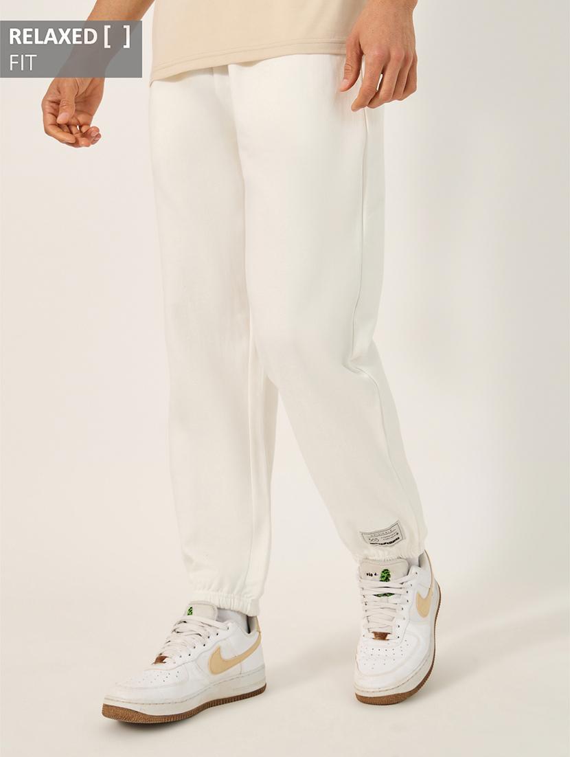 men solid mid rise relaxed fit jogger - 21971692 - Zoom Image - 0
