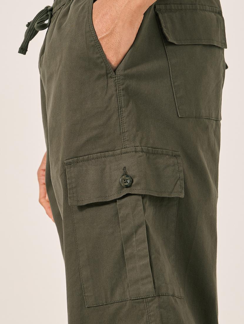men solid mid rise loose fit cargo - 21971696 - Standard Image - 4