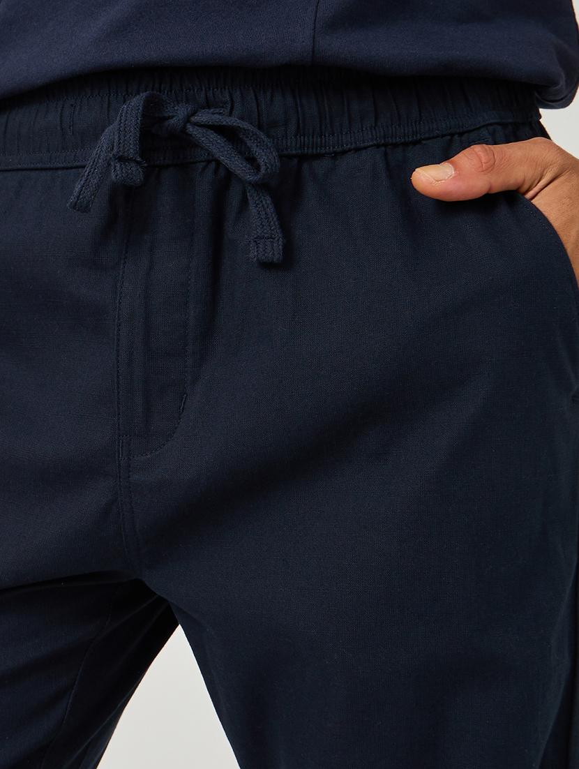 men solid mid rise relaxed fit jogger - 21971706 - Standard Image - 4