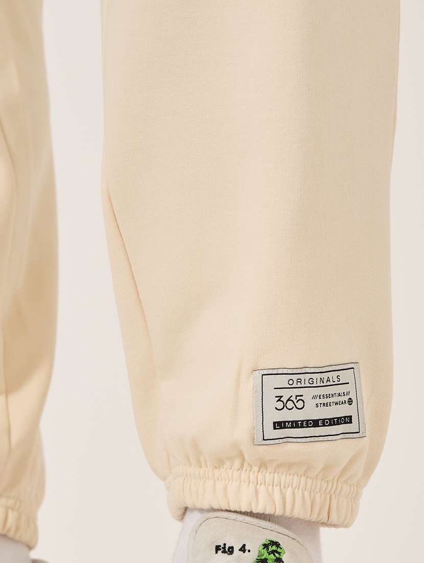 men solid mid rise relaxed fit jogger - 21971742 -  Standard Image - 4