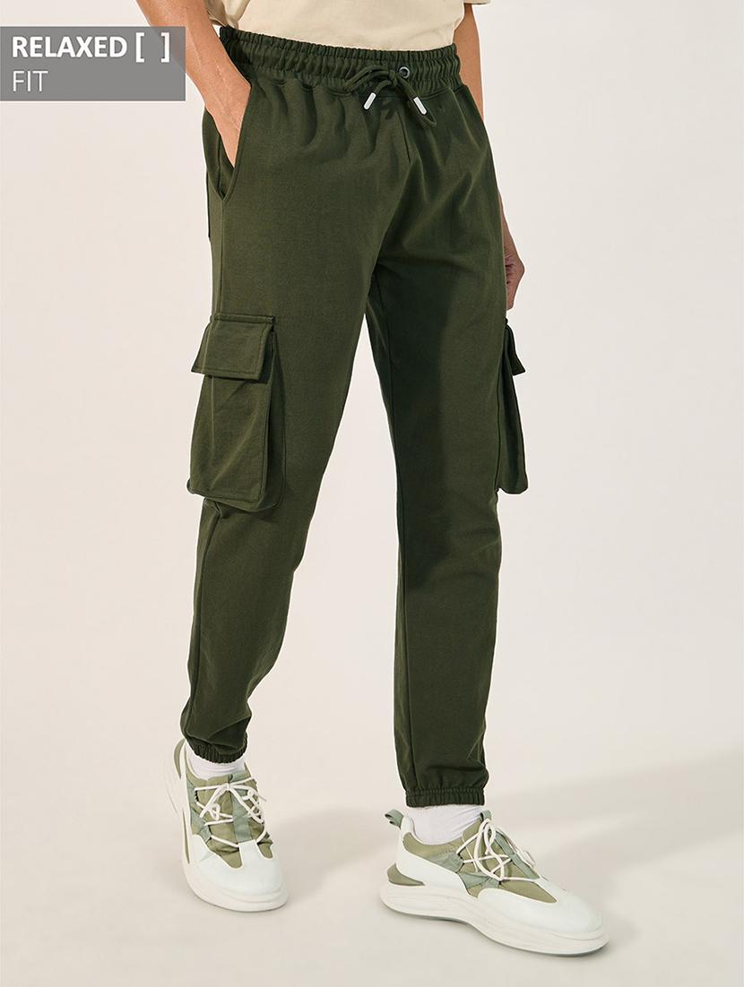 men solid mid rise relaxed fit cargo
