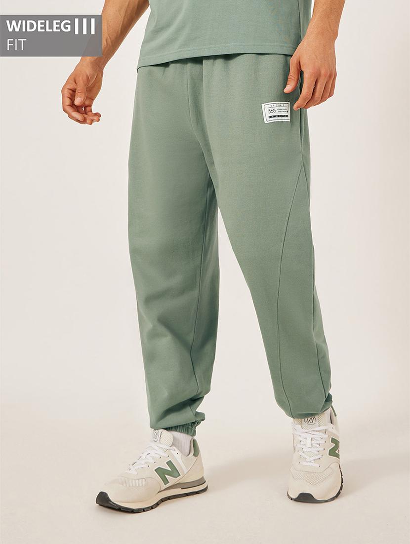 men solid mid rise relaxed fit jogger