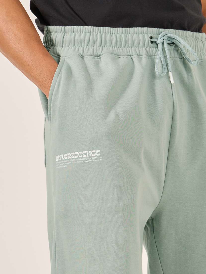 men printed mid rise relaxed fit jogger - 21971751 - Standard Image - 4