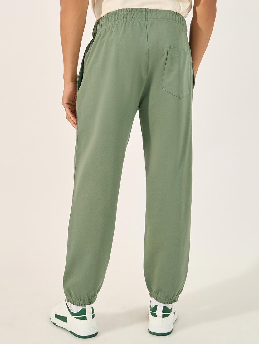 men solid mid rise relaxed fit jogger - 21971758 - Standard Image - 1