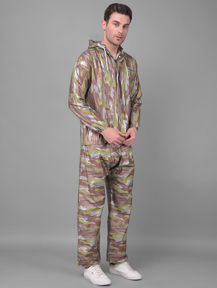 men camouflage long sleeve rain suit set  - 21971995 -  Standard Image - 1