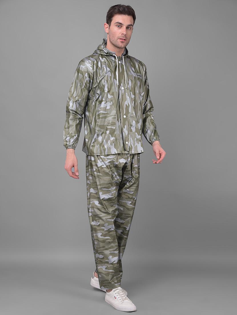 men camouflage long sleeve rain suit set  - 21971996 -  Standard Image - 1