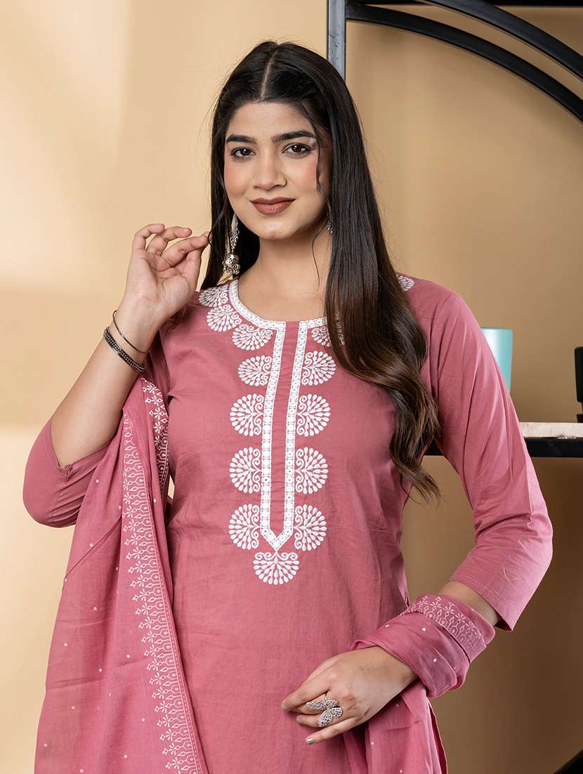 women three quarter sleeve kurta pant with dupatta set - 21972285 -  Standard Image - 4