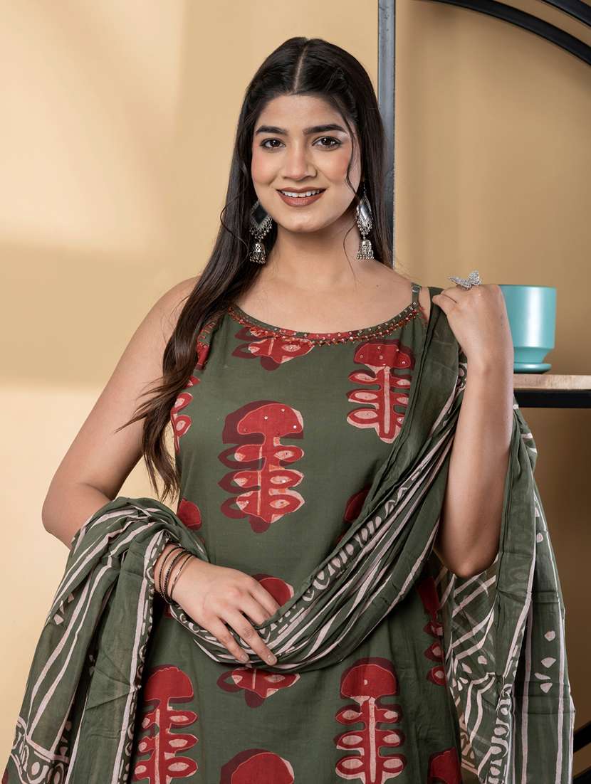 women printed sleeveless kurta pant with dupatta set - 21972309 -  Standard Image - 4