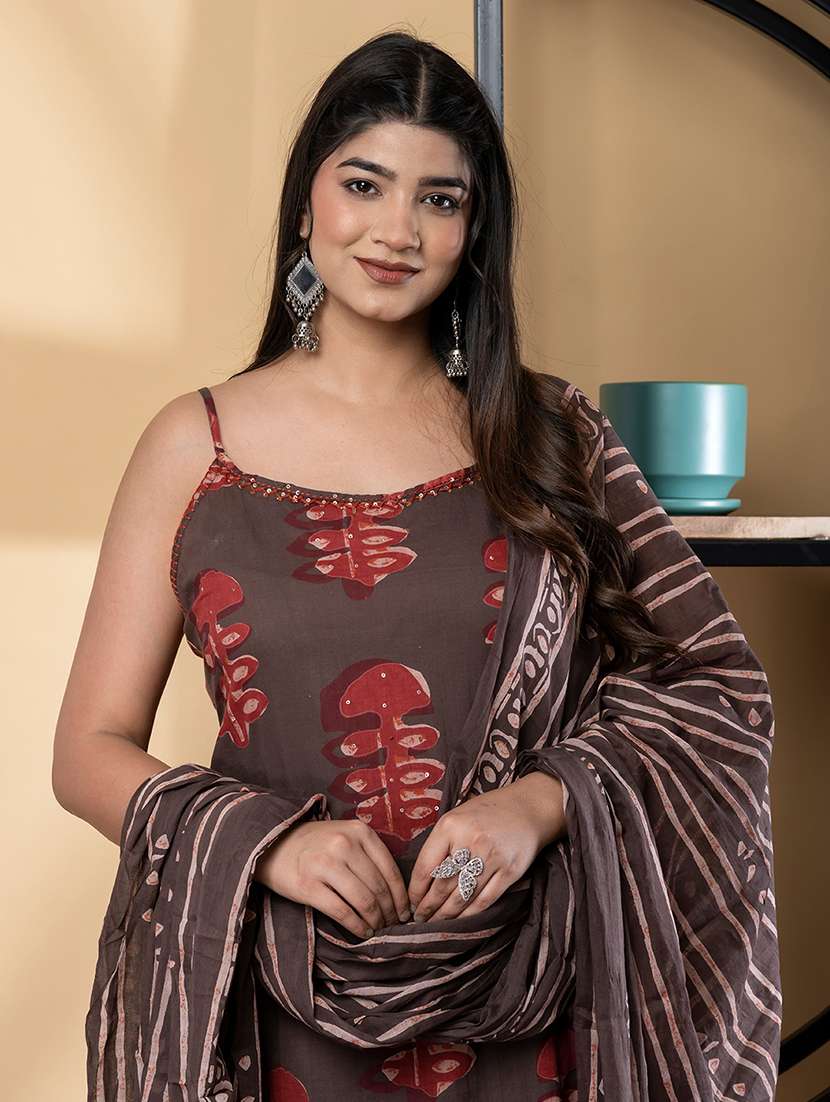 women printed sleeveless kurta pant with dupatta set - 21972311 -  Standard Image - 4