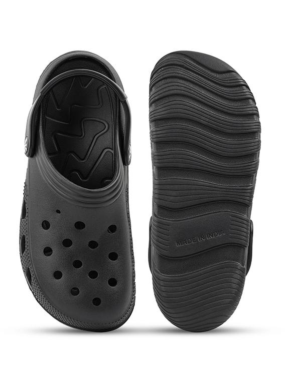 men black solid crocs - 21974856 - Standard Image - 4