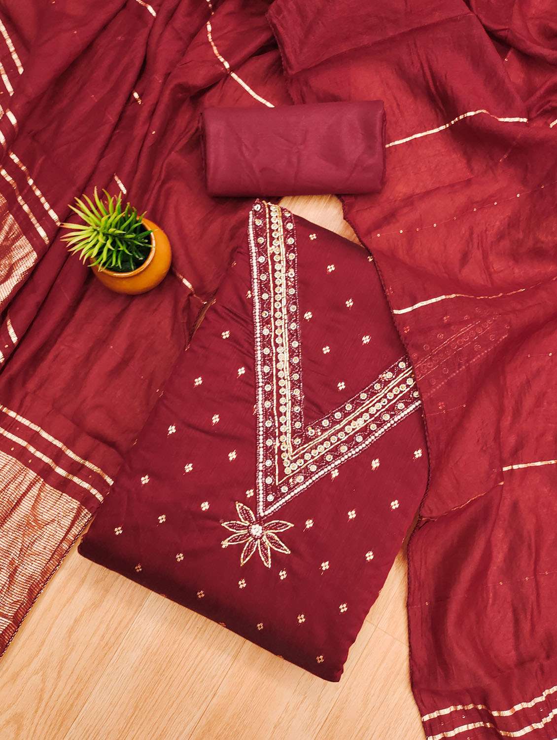 women self design embroidered unstitched suit set - 21974865 -  Standard Image - 1